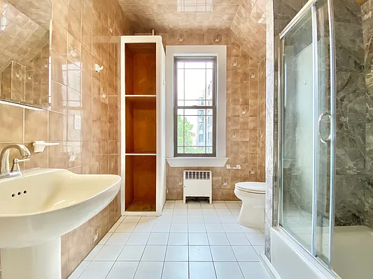 Rented by Capri Jet Realty Corp | media 13