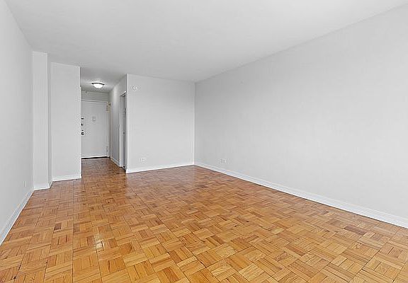 3rd image of 200 E 15th St APT 17B