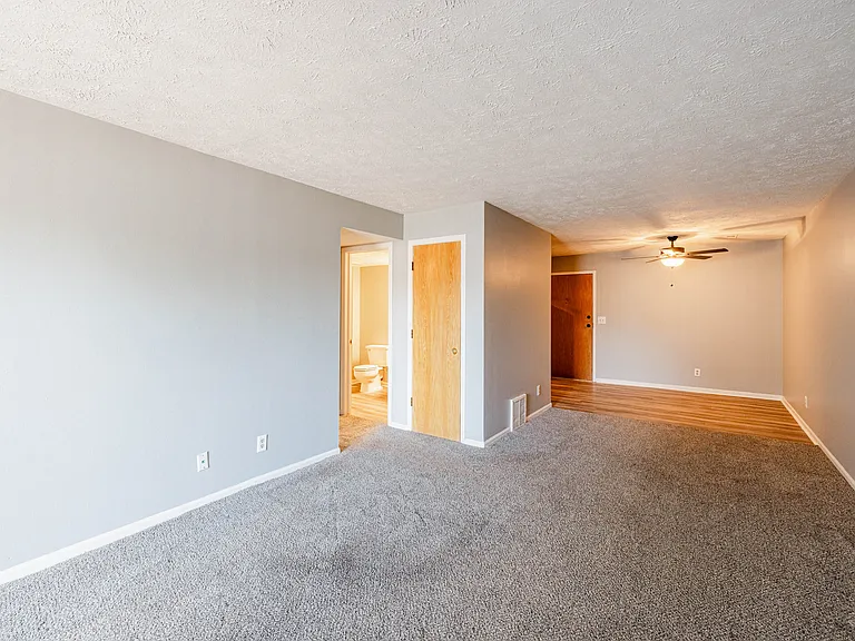 Applewood Pointe Apartments — Photo 28