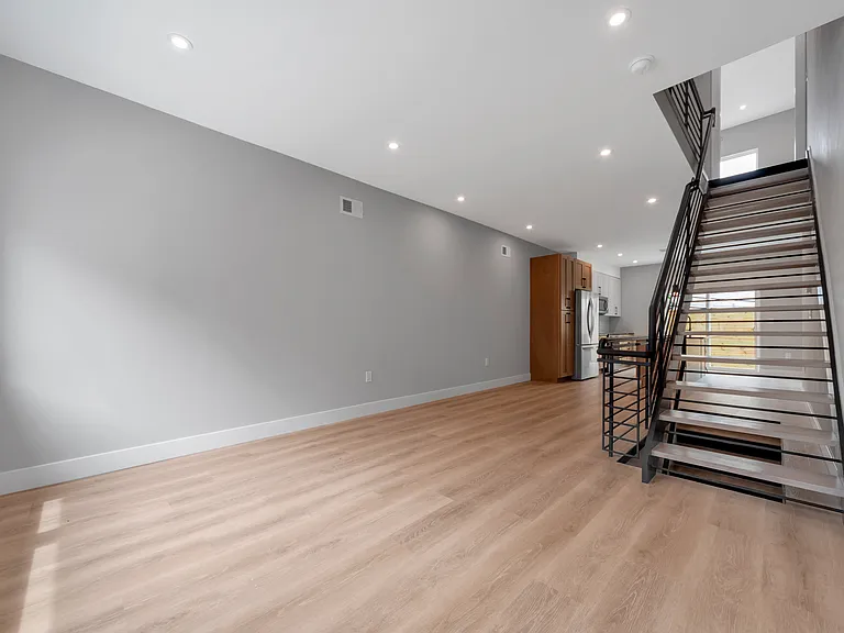 2311 Cross St — Photo 14