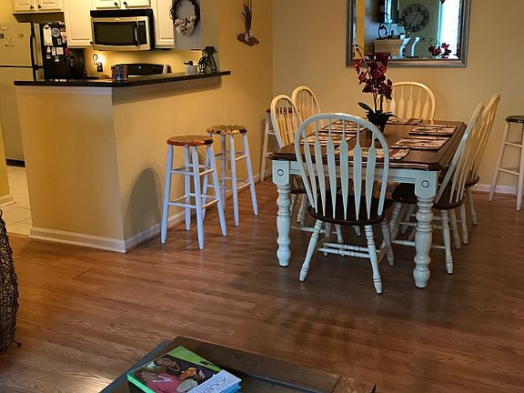 5th image of 1600 Long Grove Dr Unit 1617