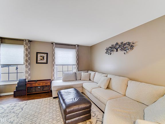 4th image of 536 N Clarendon Ave