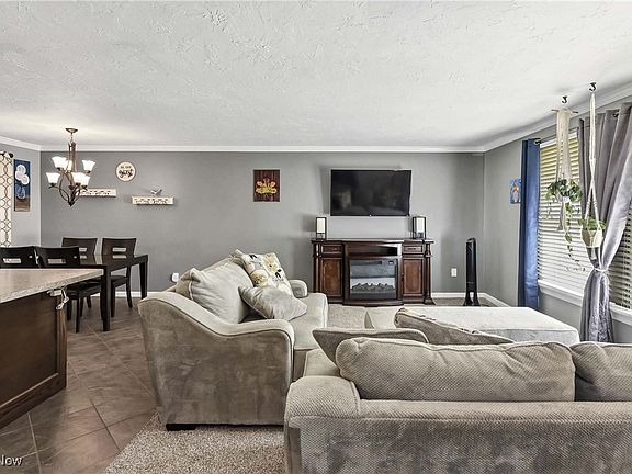 5th image of 649 Mayfield Ct