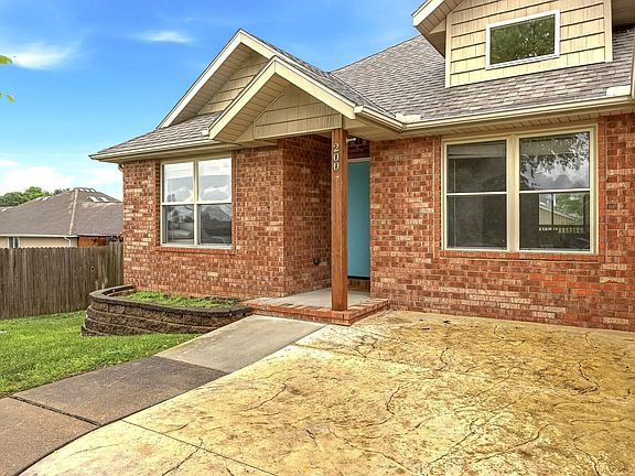 3rd image of 200 N Meadowlark Drive