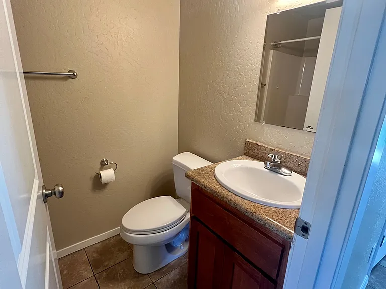 173 N Royal Ave — Photo 15
