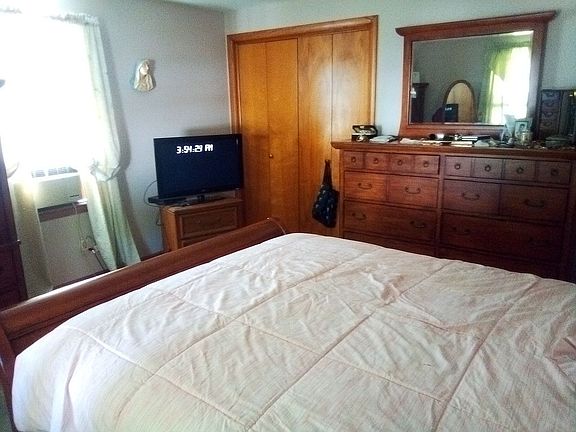 4th image of 78 Huntington Ct