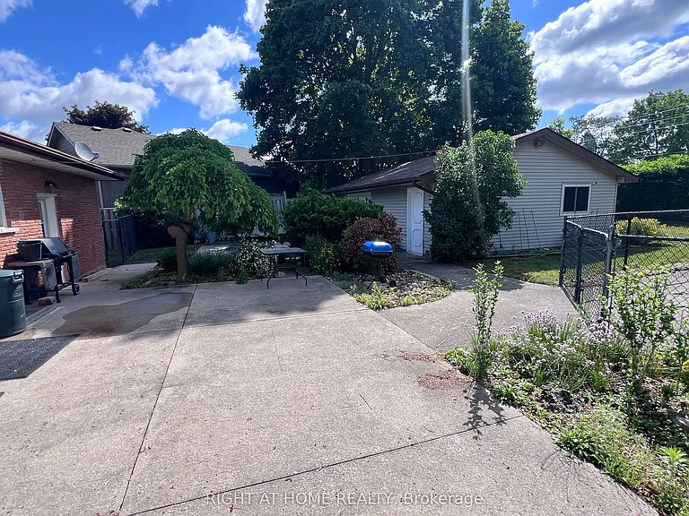 46 Radcliffe Cres — Photo 44