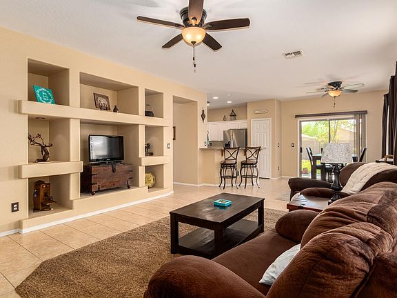 3rd image of 2551 W Warren Dr