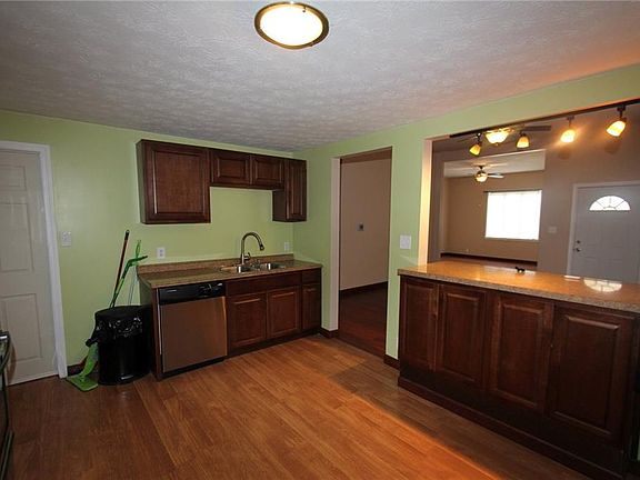 4th image of 1019 W North St