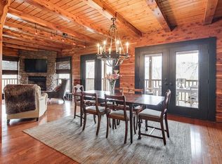 8379 Chestnut Dr, Rogers, AR 72756