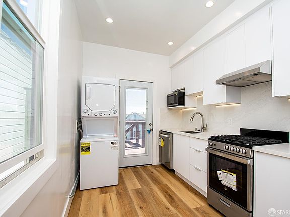 4th image of 2263 Market St APT 3