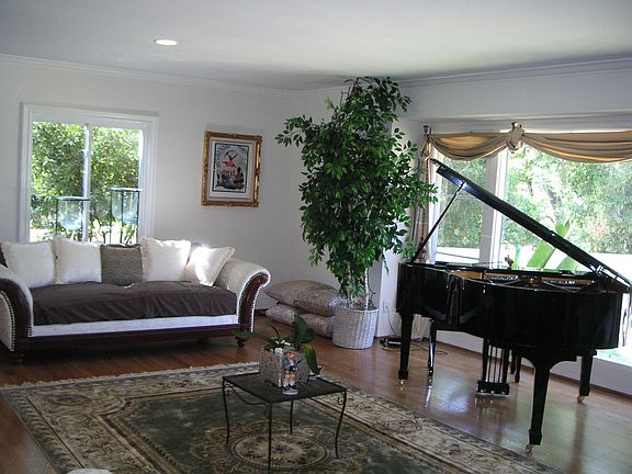 3rd image of 11158 W Sunset Blvd