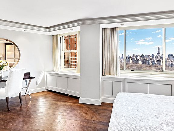 5th image of 30 W 63rd St #25STU