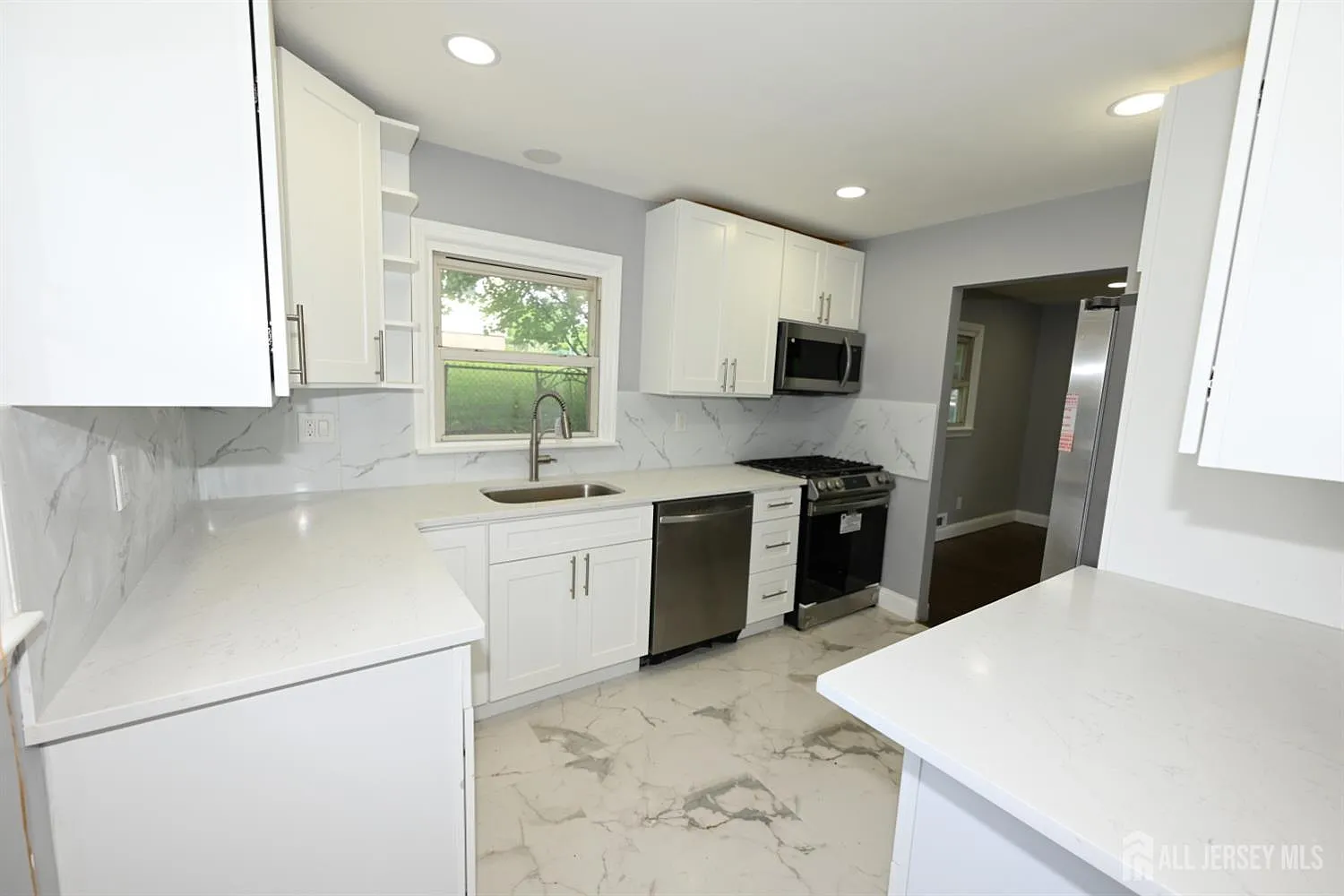 3 bed, 1.0 bath, 840 sqft, $3,500 — Photo 4