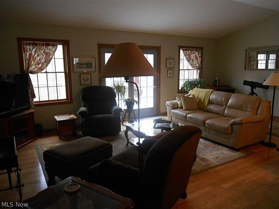 4th image of 47625 Cherry Tree Dr