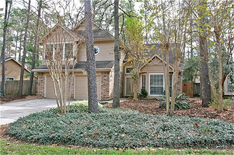 38 N. Pathfinders is located on a quiet tree-lined street in the convenient Village of Cochrans Crossing, in The Woodlands. It is zoned for award winning-Conroe ISD schools including the acclaimed DAVID ELEMENTARY!