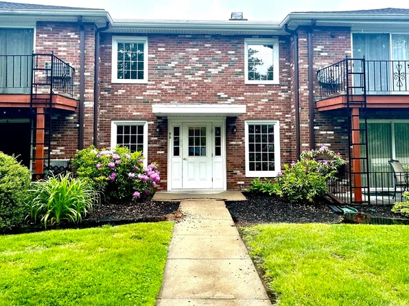 96 Fountain Ln APT 4, Weymouth, MA 02190
