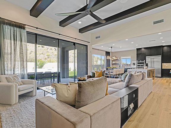 7524 Plan Model Home Great Room