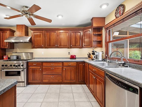 5th image of 1219 121st St