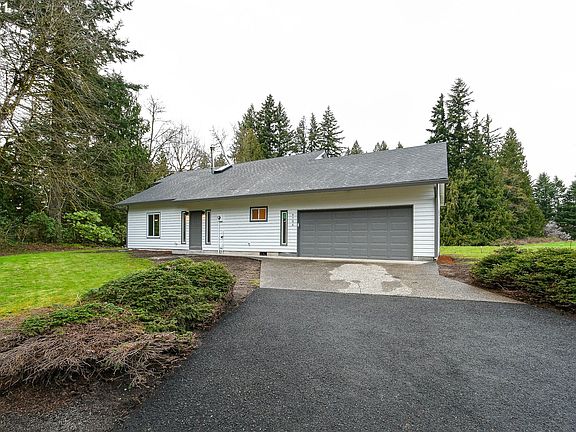 5th image of 4706 NE 105th Cir