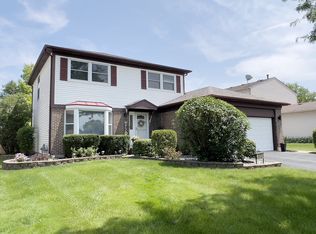 975 Wilma Ln, Elk Grove Village, IL 60007