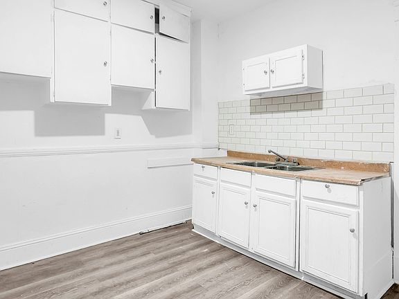 3rd image of 1260 E 61st St #B