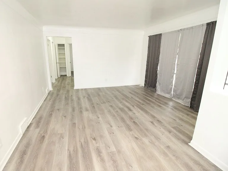 18112 Justine St — Photo 3