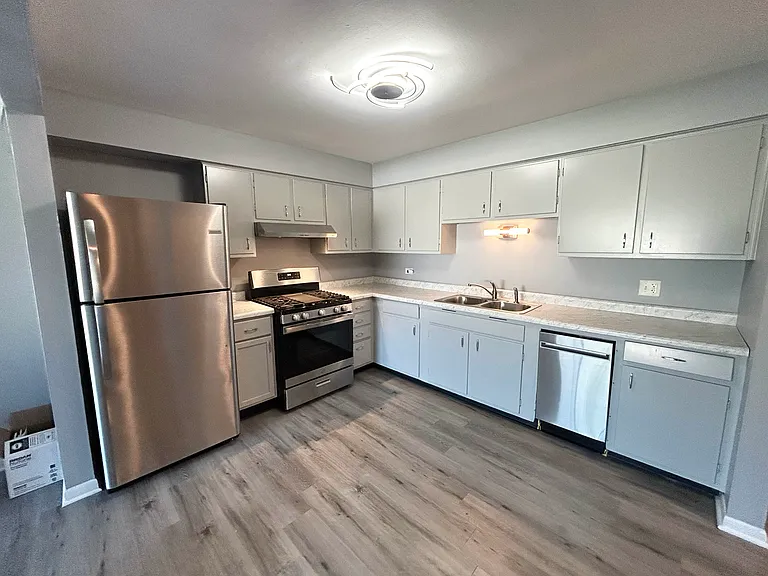 11201 S Langley Ave #2H — Photo 2