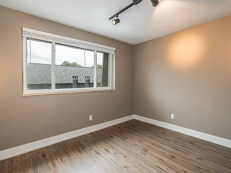 1400-1410 Neil Ave — Photo 5