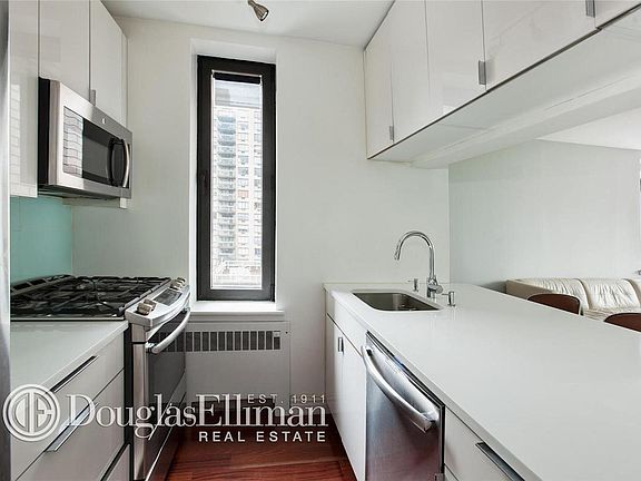 4th image of 157 E 32nd St APT 22B