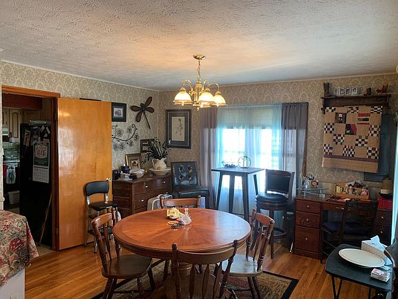 3rd image of 429 Central Ave