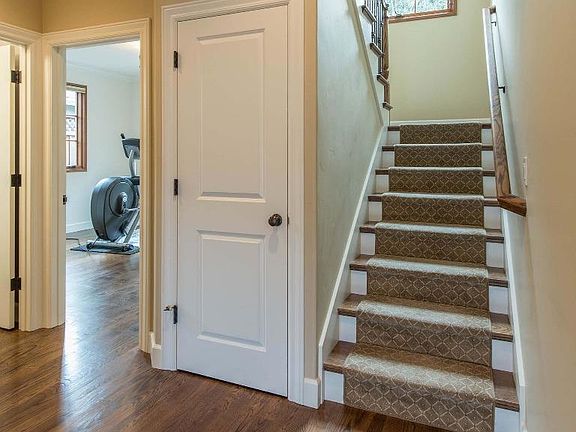 5th image of 161 Stanford Ave
