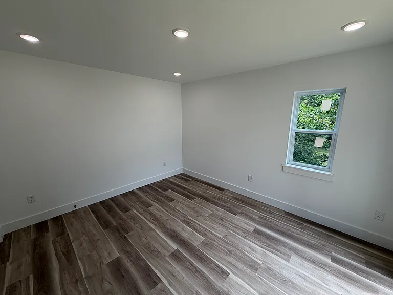 916 N Sang Ave — Photo 8