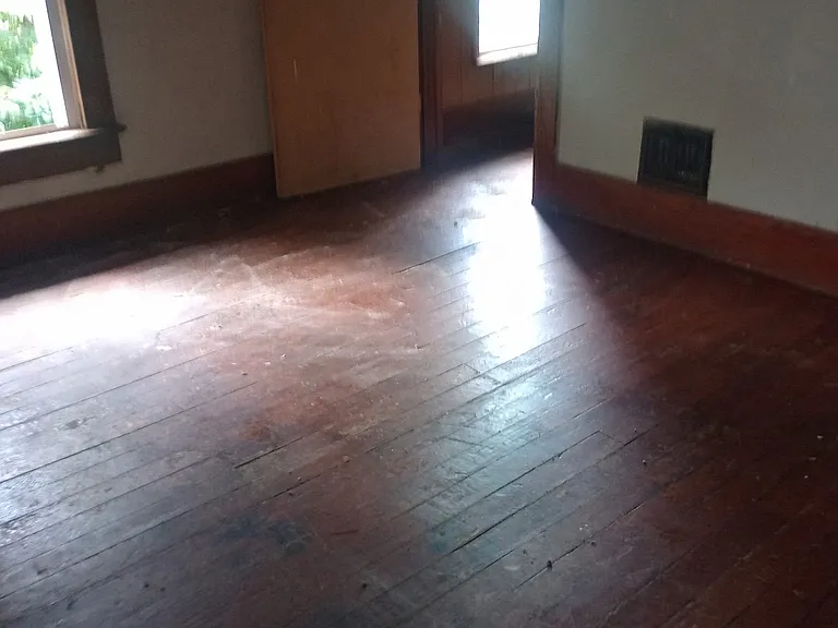 1121 Taft Ave — Photo 3