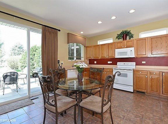4th image of 12901 Applewood Dr