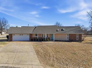1828 N 7th St, Perry, OK 73077