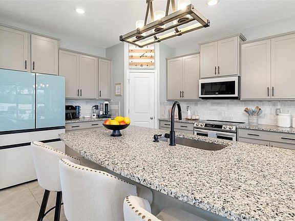 5th image of 15905 5TH AVENUE E