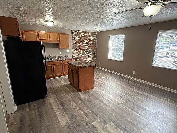 2nd image of 101 College Park Ln #2