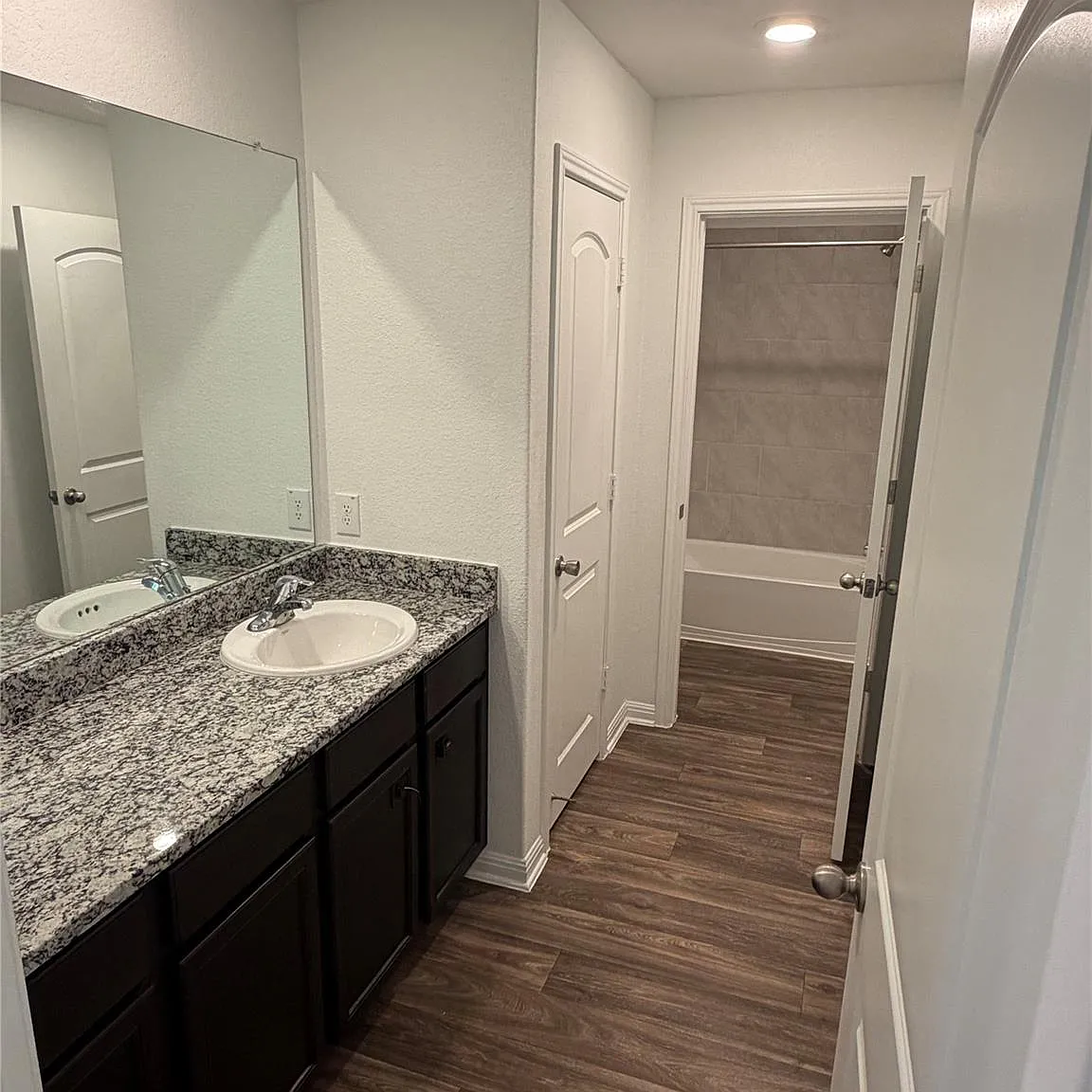 5 bed, 2.5 bath, 2533 sqft, $2,100 — Photo 3