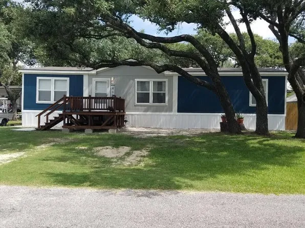 302 N Doughty St, Rockport, TX 78382