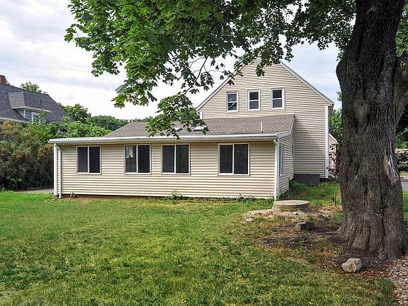 3rd image of 18 Rock St