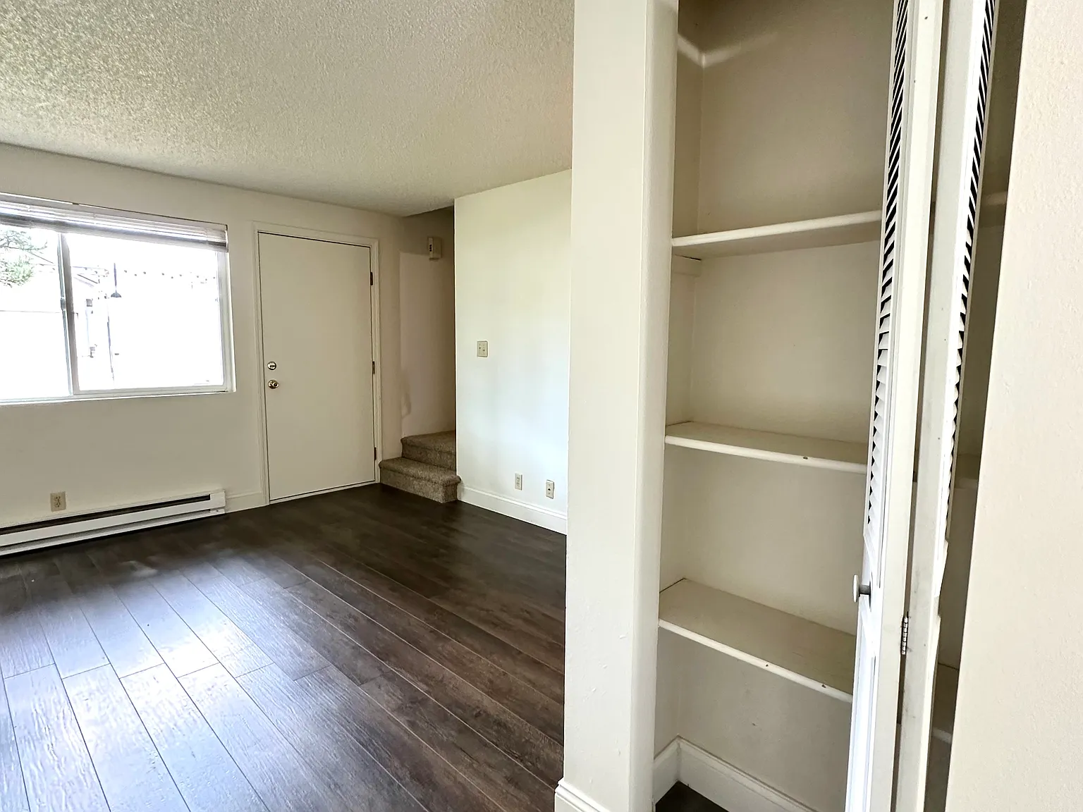 2 bed, 1.5 bath, 864 sqft, $1,595 — Photo 4