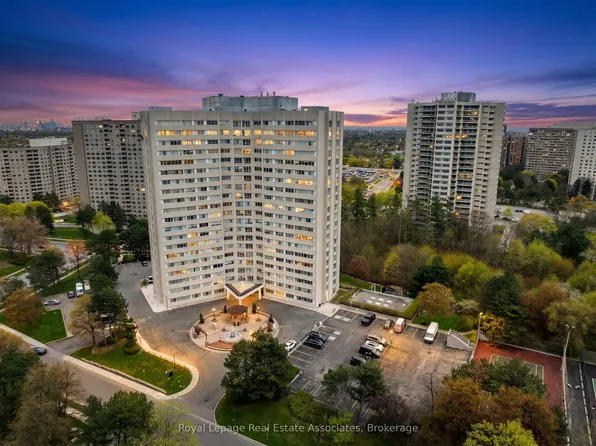 3695 Kaneff Cres #1602, Mississauga, ON L5A 4B6