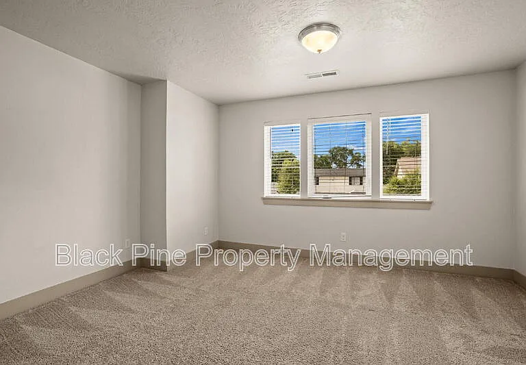 909 N 31st St — Photo 22