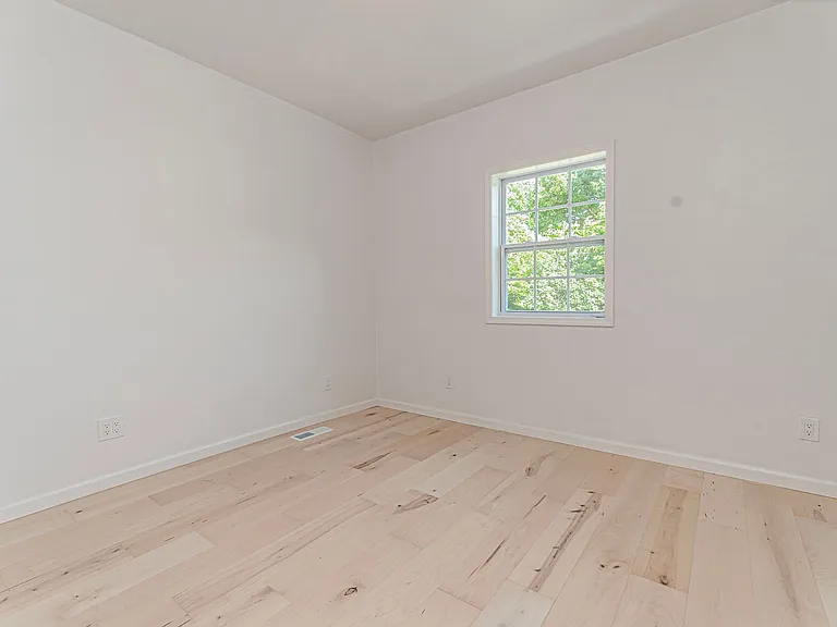 829 Broadway Ave — Photo 22