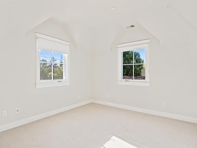 240 University Dr — Photo 19