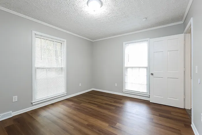 200 E Shefford St — Photo 8