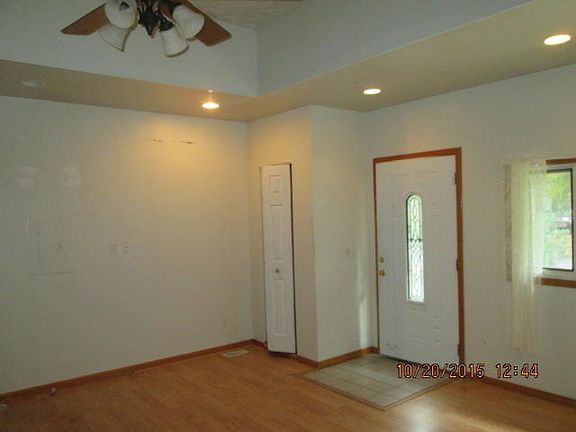5th image of 405 E Grove St