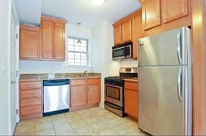 4th image of 2052 W Summerdale Ave APT 2B