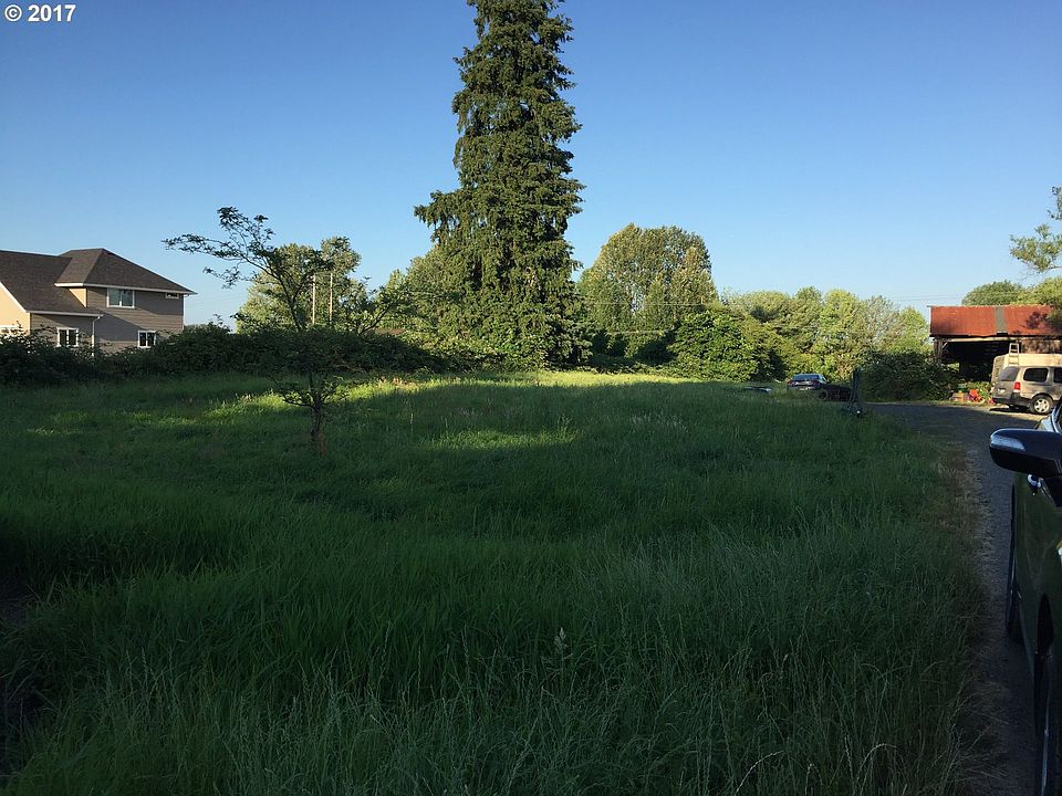2nd image of 56566 Old Portland Rd
